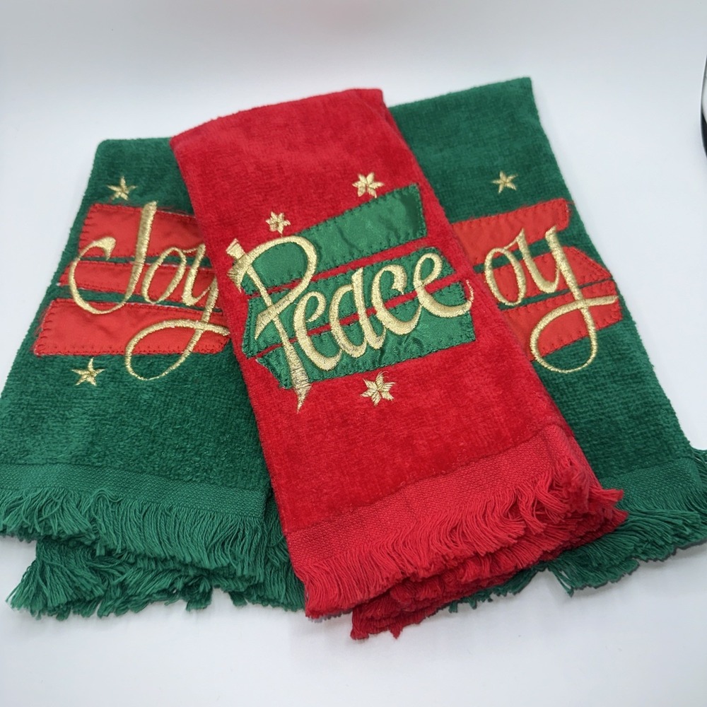 Set of 3 Vintage Christmas Holiday fingertip/hand Towels. From Foleys